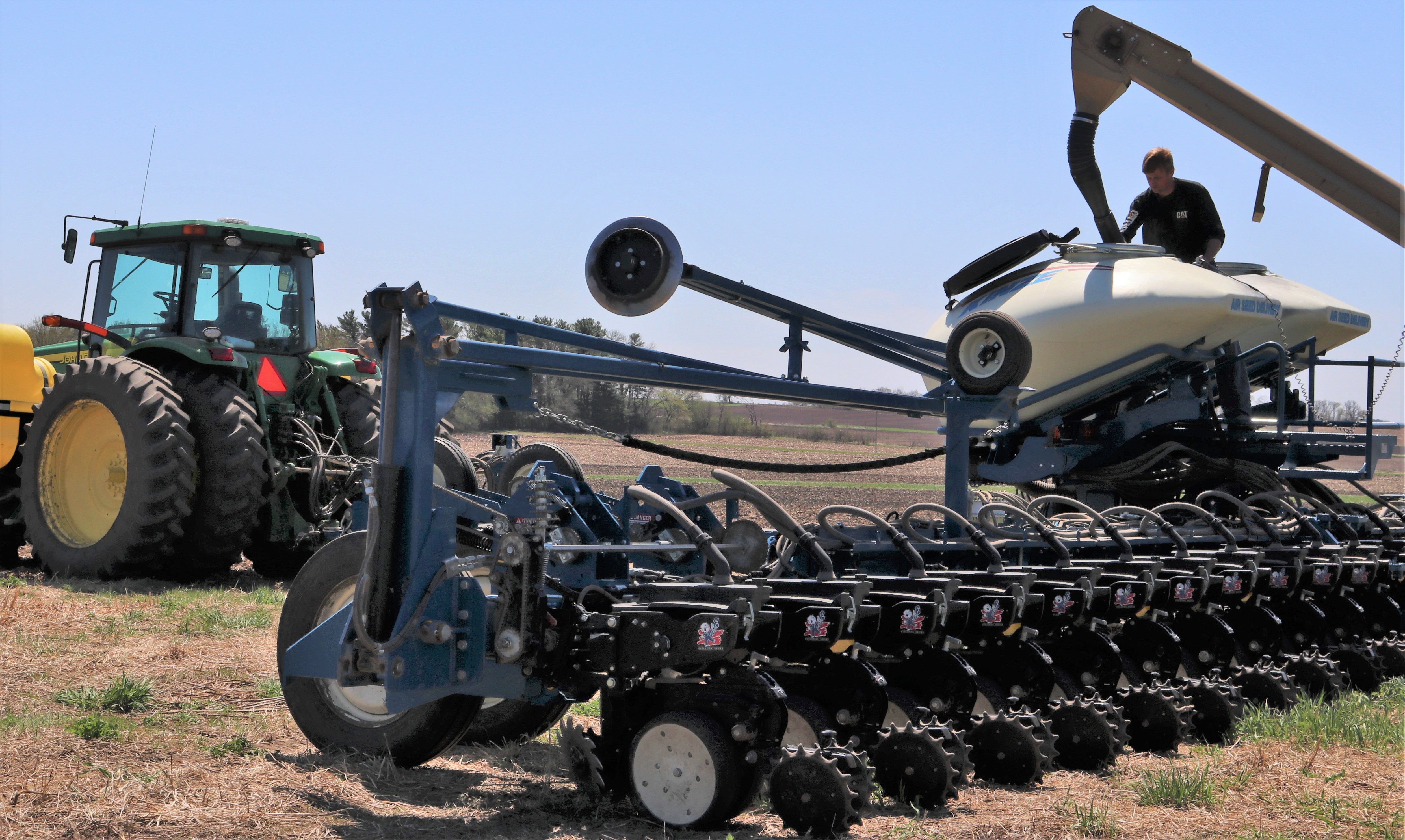 US farmers opt for soy to limit losses as all crop prices slump - Vimarsana News